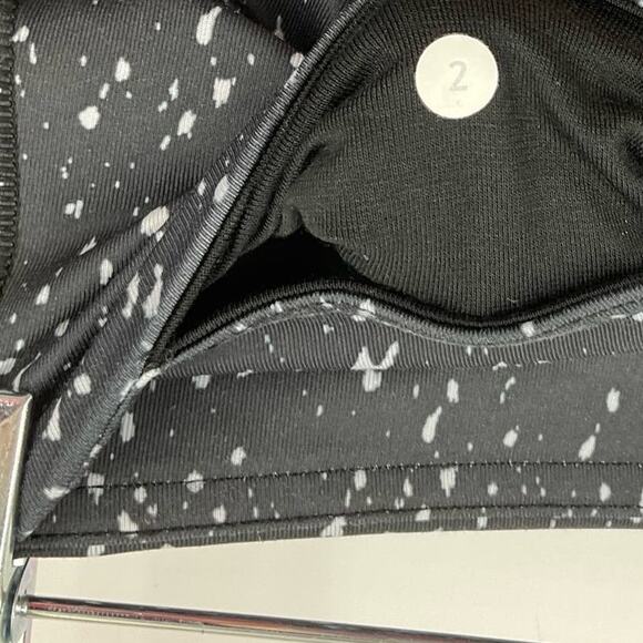 Lululemon Drop It Like It's Hot Leggings Butterfly Textured Black White Size 2 - Picture 4 of 10